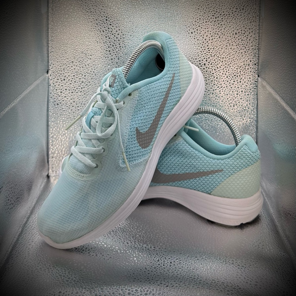 Nike Revolution 3 Sz 7.5